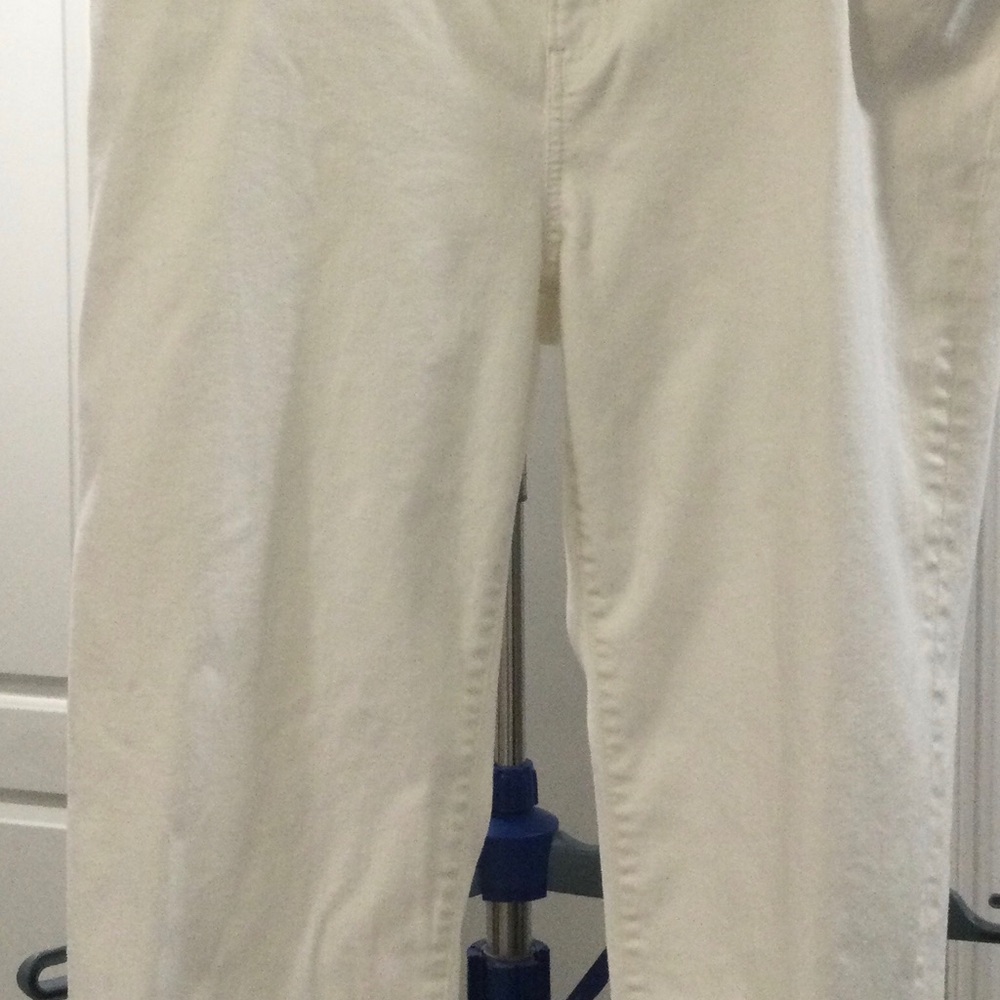 Chico's White Slim Leg Crop Jeans